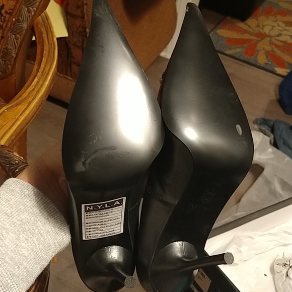 NYLA medallion pointy heels vintage - Picture 6 of 8